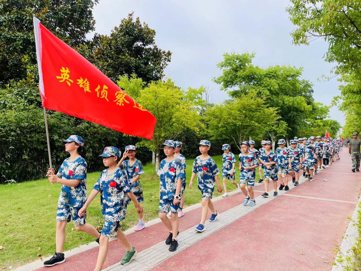 【湖畔光影】挥洒汗水  不负青春 ——2017年学生国防教育夏令营（二）_html_m1af7f349.jpg