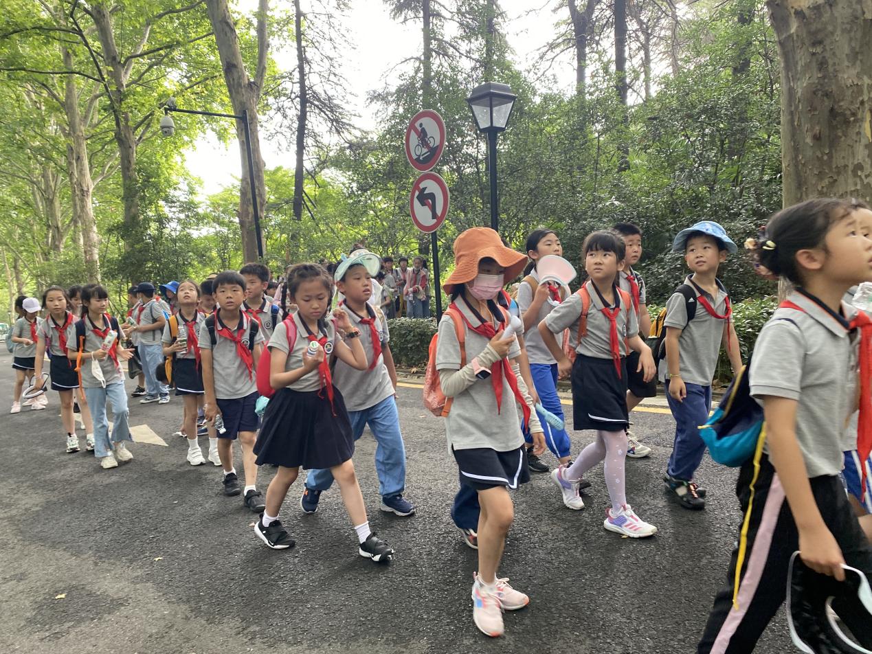 【博学广志】传承红色基因 牢记时代使命——金小广志二年级专题研学活动_html_m542b101f.jpg
