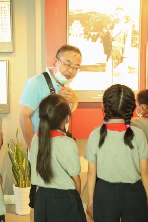 【红领巾寻访】星火燎原少年行 红色基因代代传  —金陵小学广志路校区一6中队寻访活动_html_31f61c5.jpg