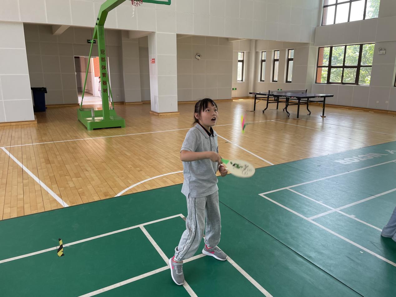 【湖畔光影】凌云赛场，斗志昂扬——第三届体育活动周之“板羽垫球、双人跳长绳比赛”_html_m6756ad0d.jpg