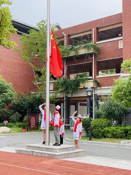 【湖畔光影·升旗仪式】“诚信考试”主题——金陵小学（仙林湖校区）第十九周升旗仪式_html_4cdd6f9d.jpg