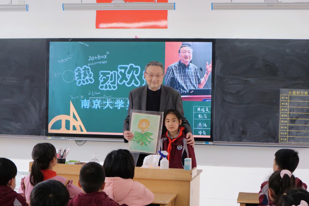 【家长课堂】 走进中科院院士 学习探索科学精神_html_126a1d12.jpg