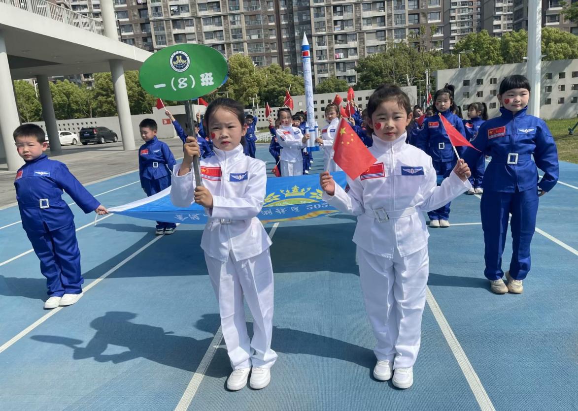 【湖畔·先锋示范】凝心聚力向未来——2022-2023学年先进班集体事迹介绍（5）_html_6ac003e3.jpg