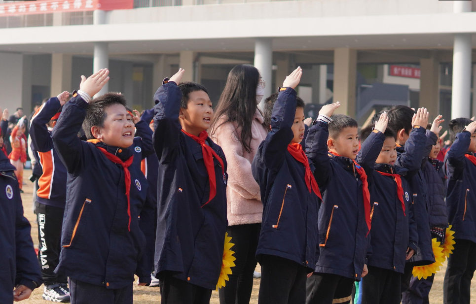【湖畔·家校共育】“乘亚运之风  展运动风采”——金陵小学（仙林湖校区）2023—2024学年秋季运动会开幕式_html_4995b9de.png