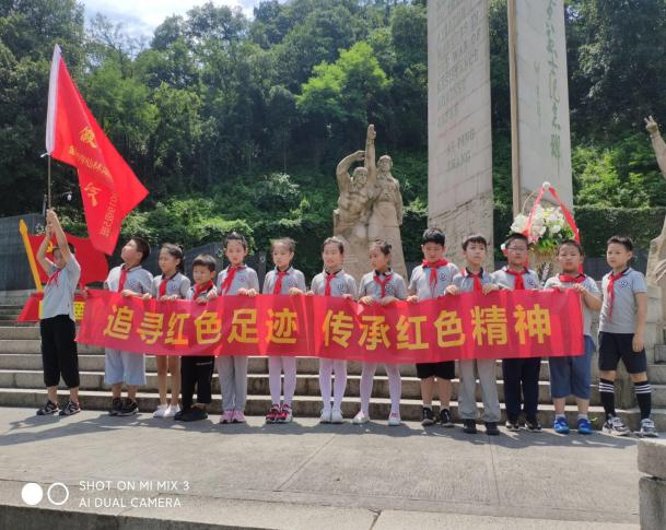 【湖畔·先锋示范】仰望浩瀚碧空，雏鹰振翅齐飞——2022-2023学年先进班集体事迹介绍（3）_html_21e05f45.jpg