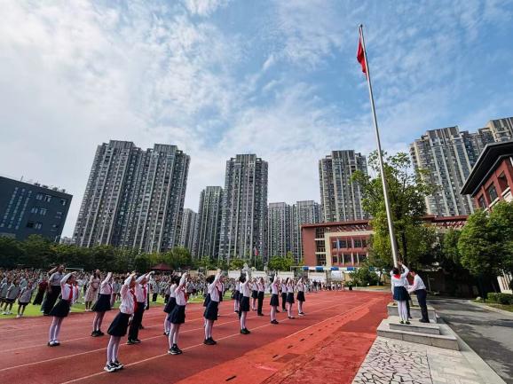 “闪闪发光的你”——金陵小学（仙林湖校区）2025-2026学年第一学期开学典礼暨新生入学仪式_html_m5b2a0b65.jpg