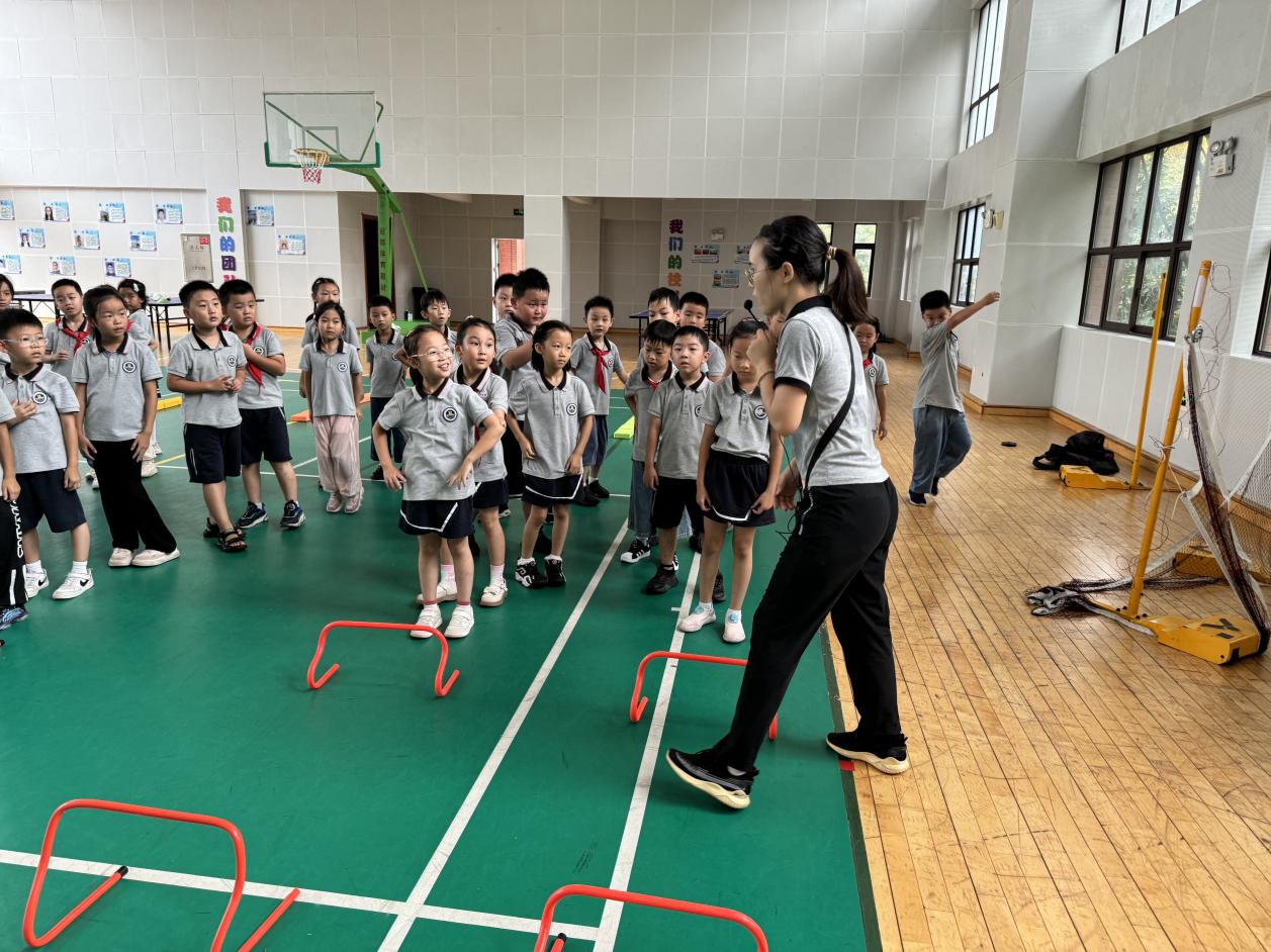 【湖畔·童化课堂】展体育课堂风采，以研促教共成长——体育校本研修之课例研讨_html_m513b72db.jpg