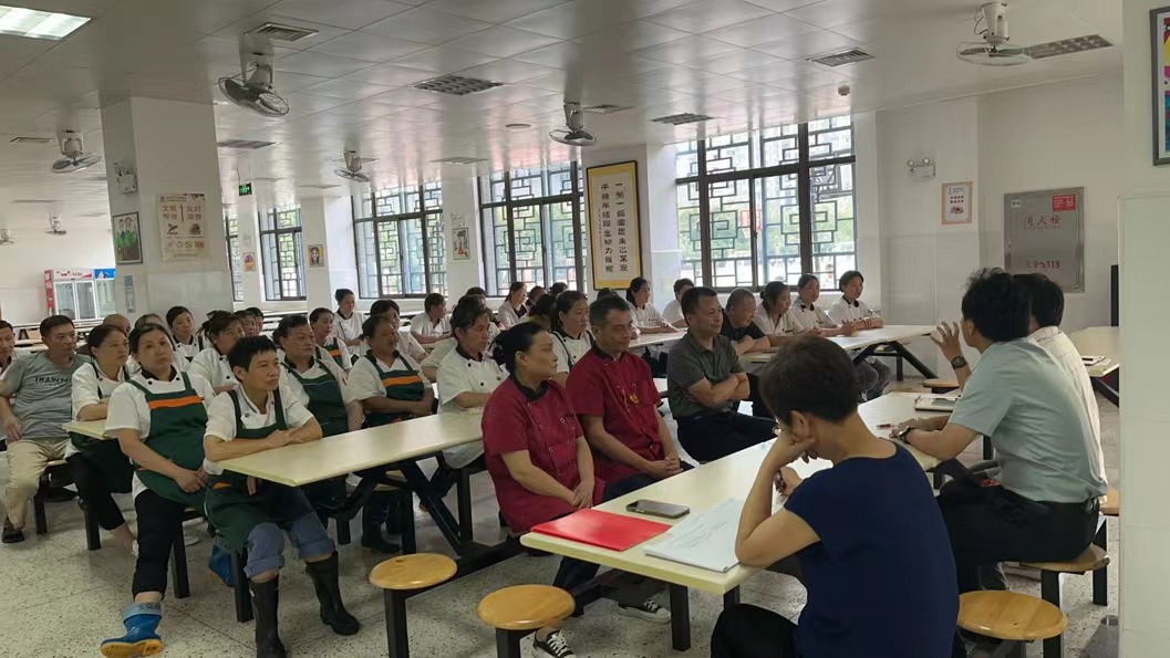 【湖畔·共佑安全】金陵小学（仙林湖校区）食堂开学安全专项培训_html_m1cfacebe.jpg