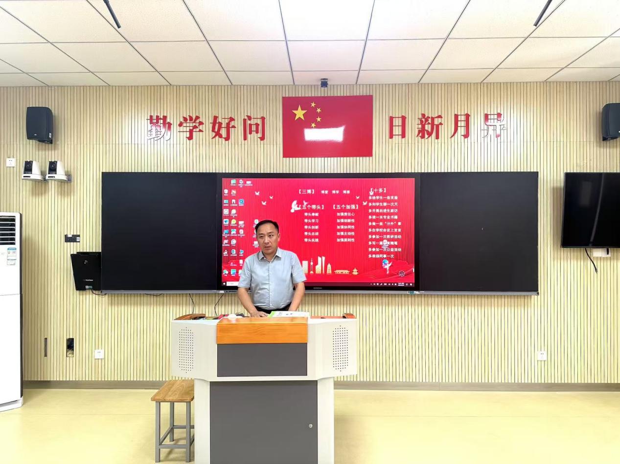 【湖畔·科研引领】以书润心 与智同行——金陵小学（仙林湖校区）科研导师制阅读分享会（第一场）_html_24c270be.jpg
