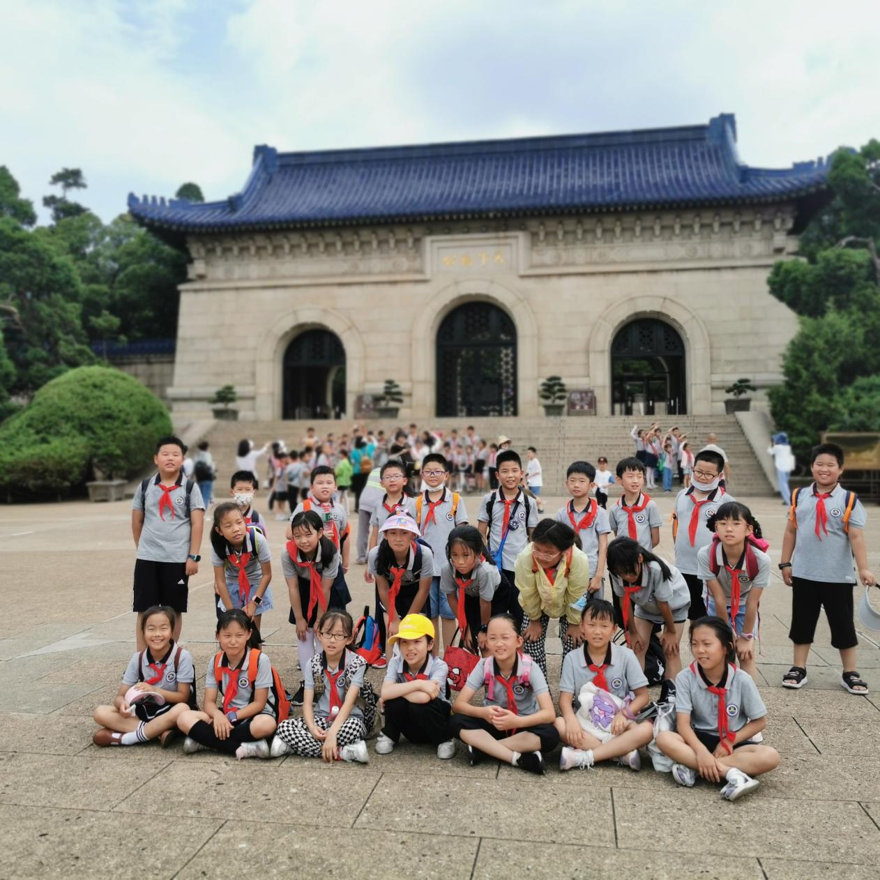 【湖畔光影】回顾革命历史 追寻红色足迹——记金陵小学（仙林湖校区）三年级红色教育研学活动_html_5dfaa736.jpg