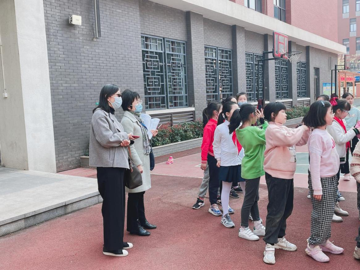 【湖畔·协同育人】以督促队伍建设，以导强师德师风——记金陵小学（仙林湖校区）3月专项督导_html_2c21106d.jpg