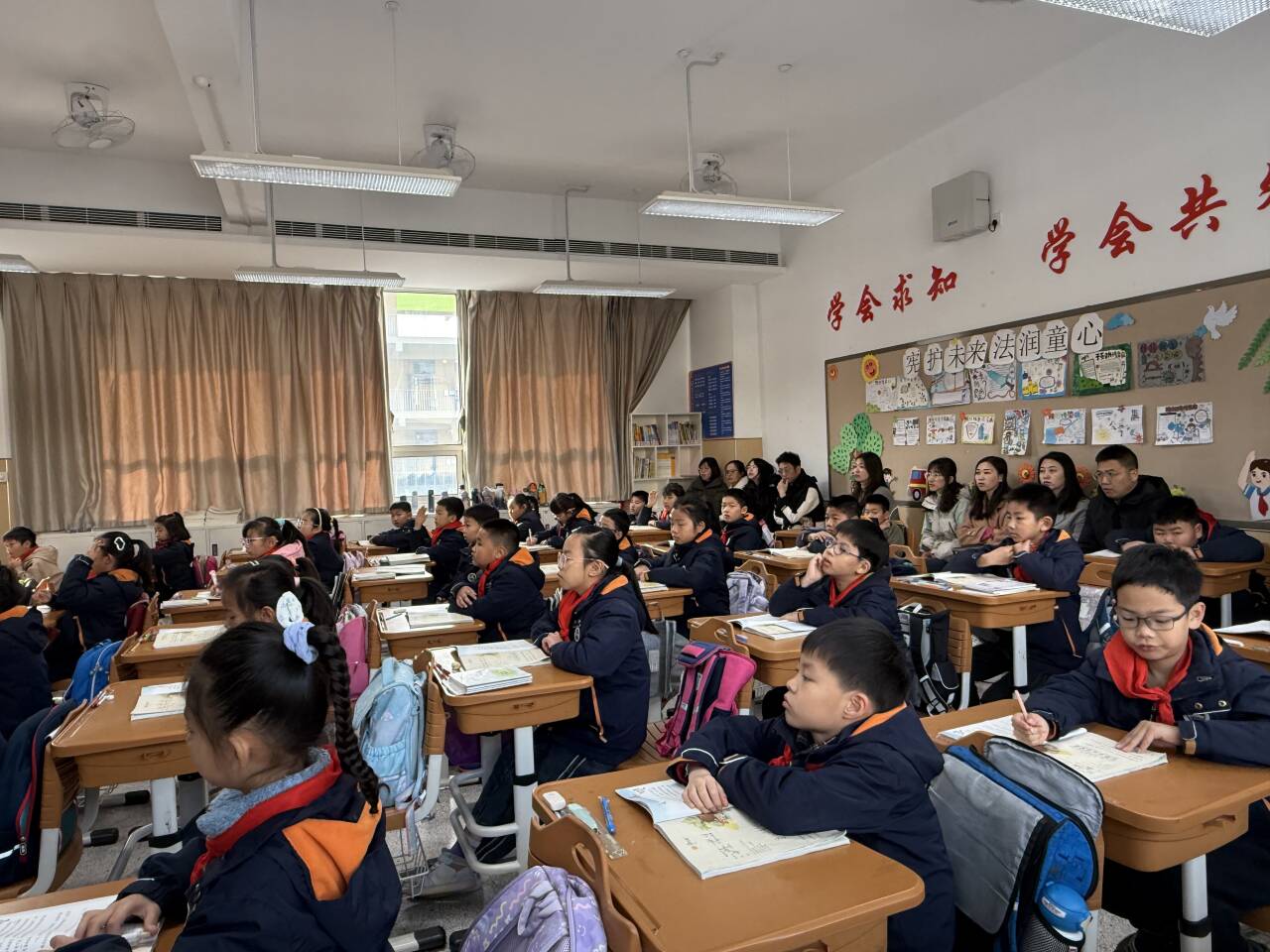 【湖畔·家校共育】共筑教育桥梁，见证孩子成长——金陵小学（仙林湖校区）第五次“家长开放月”三年级篇_html_m77373d6d.jpg