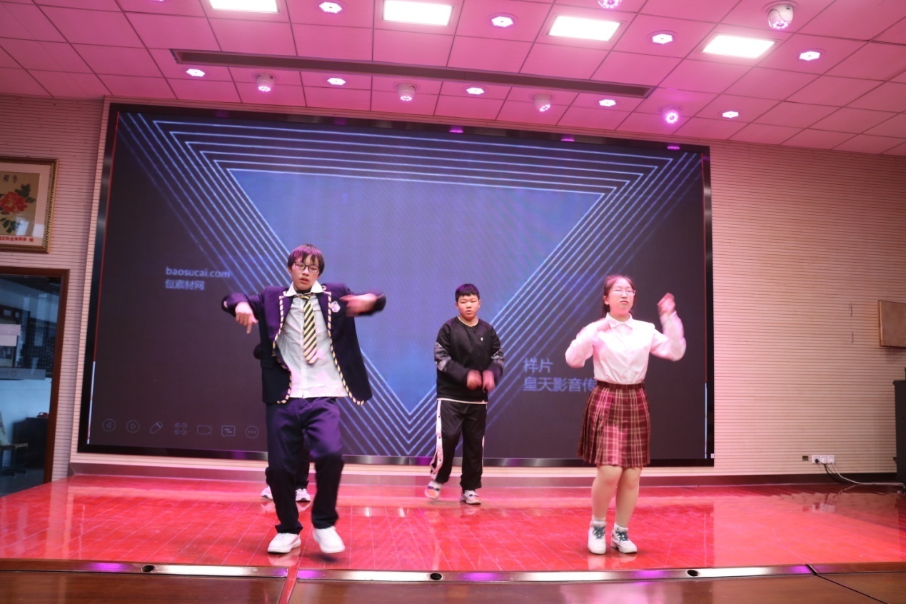 元旦汇演新闻稿_html_5ad57433.jpg