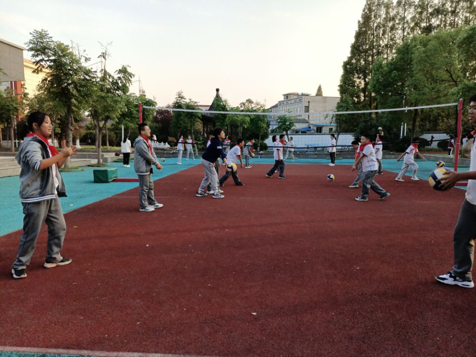 社团_html_614be57a.png