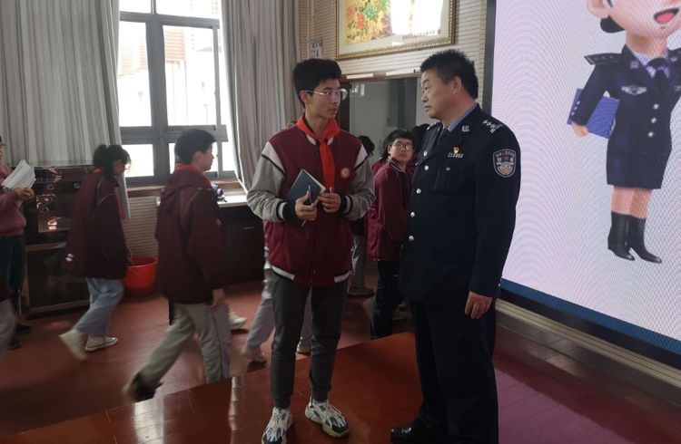 法制安全进校园_html_4ba02706.jpg