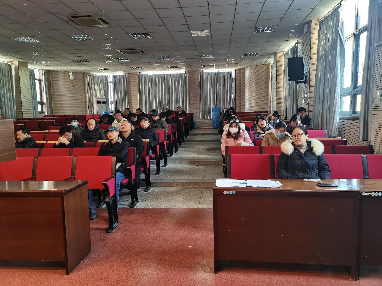 心向阳光 温暖前行————2024-2025学年第一学期期末教师会 (1)_html_m91bef1b.jpg