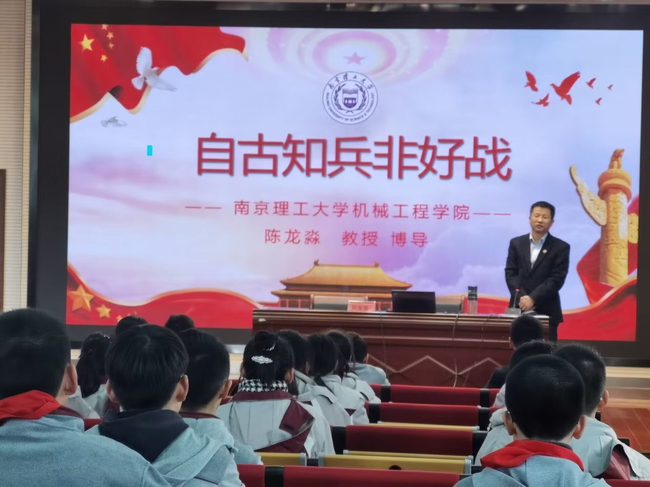 军事专家进校园 国防教育进讲堂_html_m7d7f0646.jpg