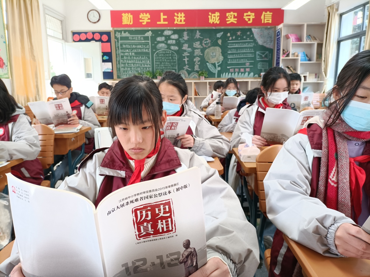第九个南京大屠杀死难者国家公祭日新闻稿_html_3f3bec47.jpg