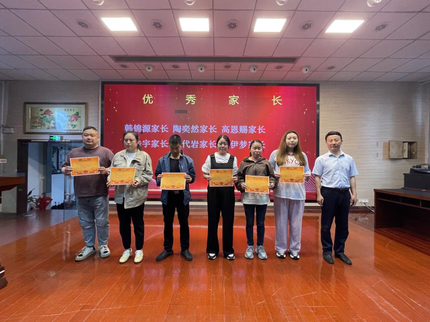 5.8 誓师大会_html_279f3851.jpg