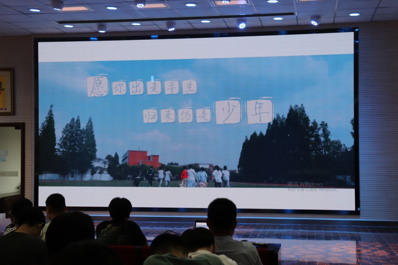 毕业典礼暨社团巡礼新闻稿_html_m2bc05362.jpg