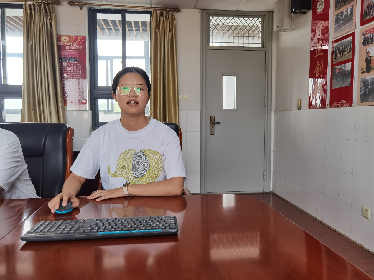 青年教师汇报会议新闻报道_html_2dc72600.jpg