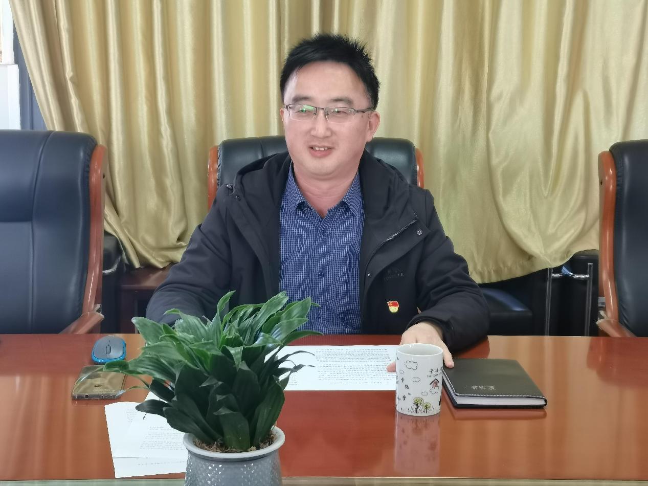砥砺深耕坚守教育初心 锚定目标贡献”营中力量“(2)_html_15c42ec4.jpg