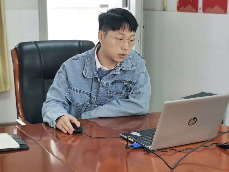 十月德育会议_html_m5dd75937.jpg