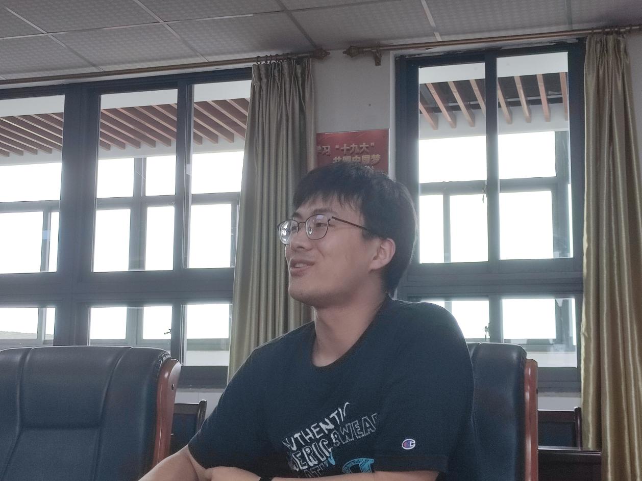 【尊荣营中】让青春在奋斗中绽放光彩(1)_html_m1220ba0c.jpg