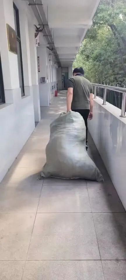 西藏捐助衣物_html_194c05e4.jpg
