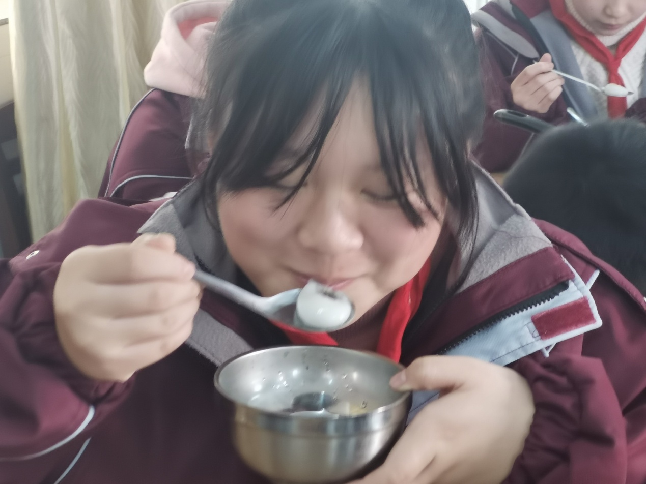 灯笼吐艳映新春  细品元宵度佳节_html_2cdc3e54.jpg