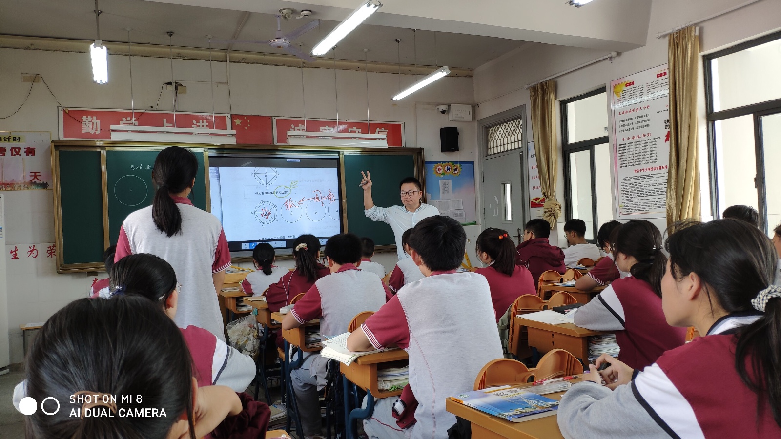 【尊荣营中】党员教师率先垂范 立足课堂树立标杆 ——记营防中学党员教师教学展示课活动