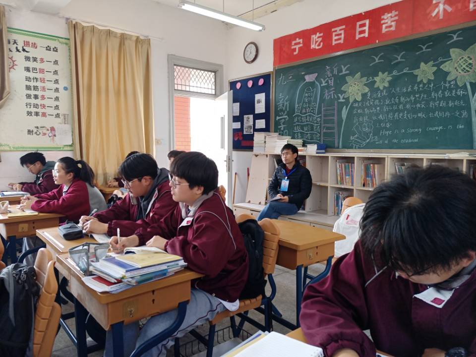 营防中学开学第一天报道_html_159562e5.jpg