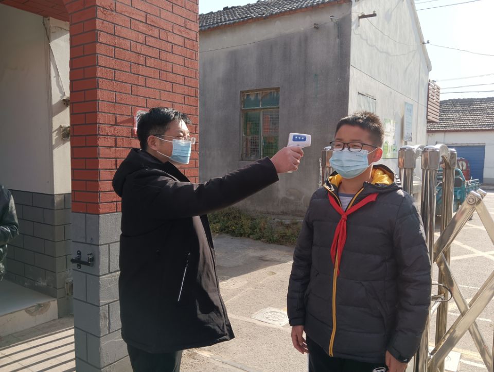 营防中学开展疫情防控应急演练活动_html_m6b4f3c71.jpg