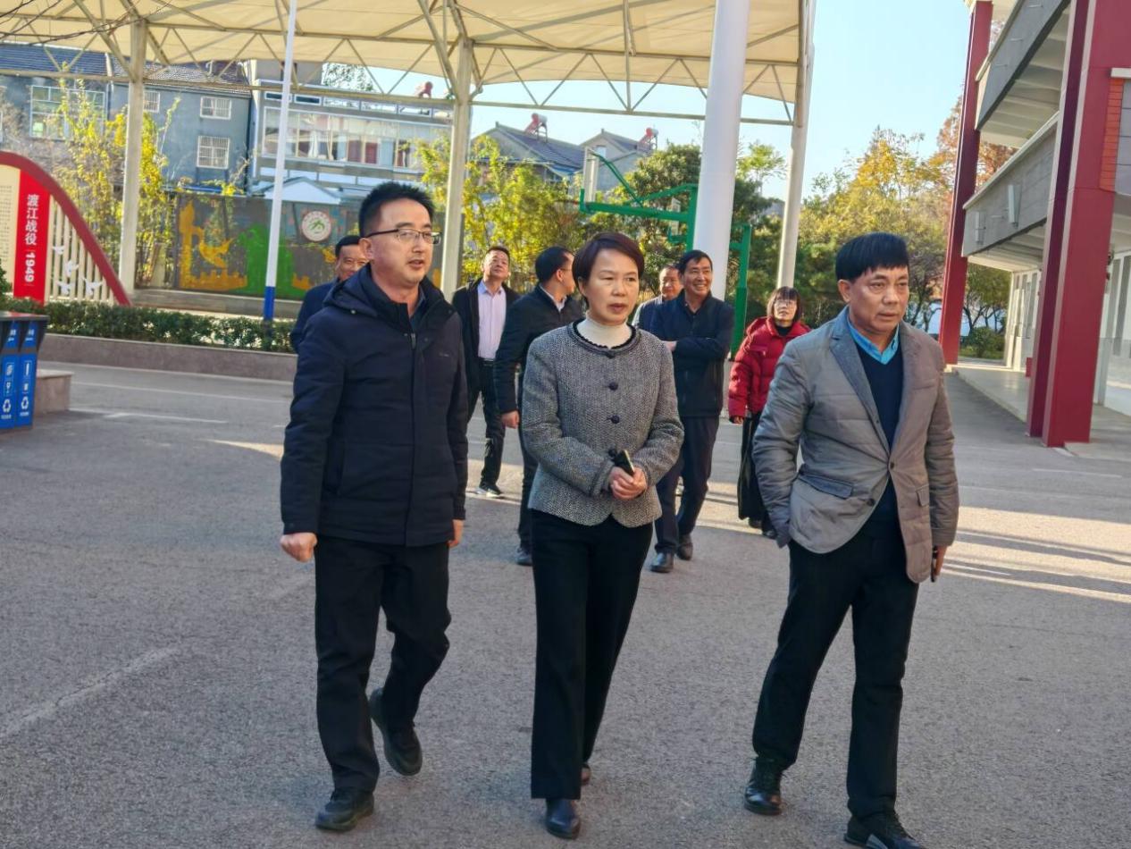 【尊荣营中】心系远郊教育 夯实发展根基——卢静副区长深入调研远郊学校教师队伍建设情况