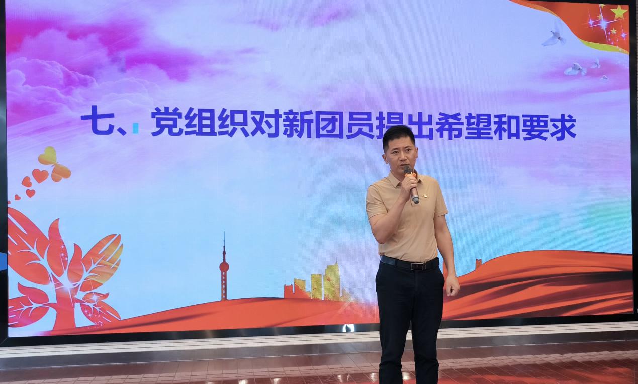 【营中小青团】入团仪式新闻稿_html_m29d0979d.jpg