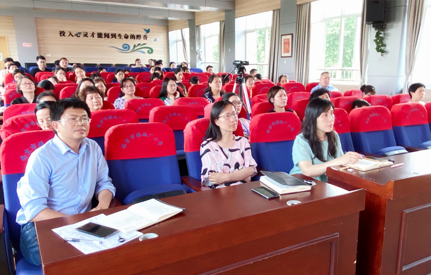 200527炼油厂小学召开师德学习主题会7.jpg