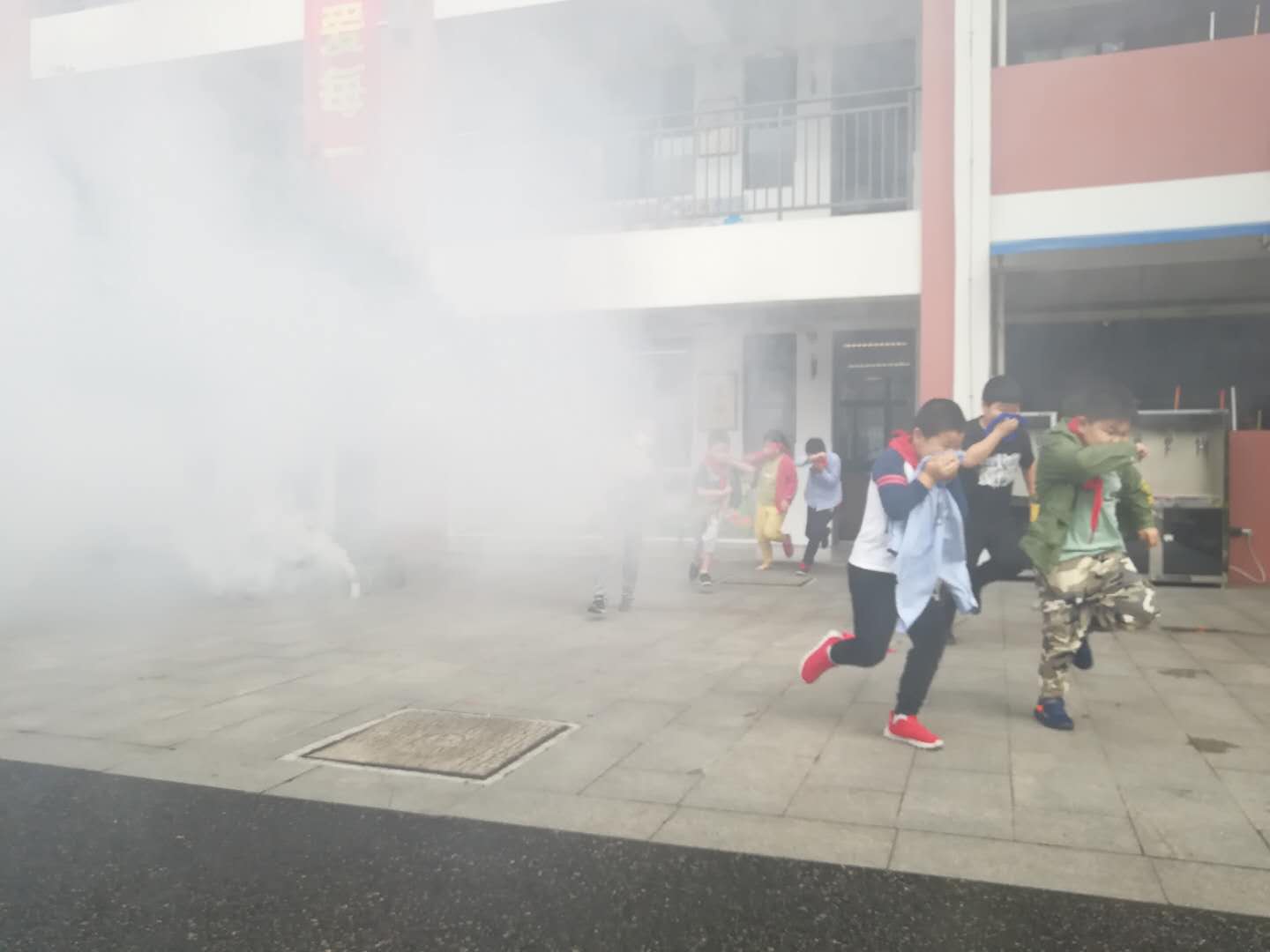 学生疏散3.jpg