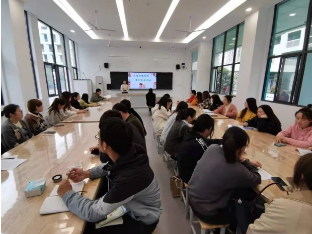 【悦群燕小】以阅读促教学 有思考更卓越 ——沐陶艺友会读书分享活动小记