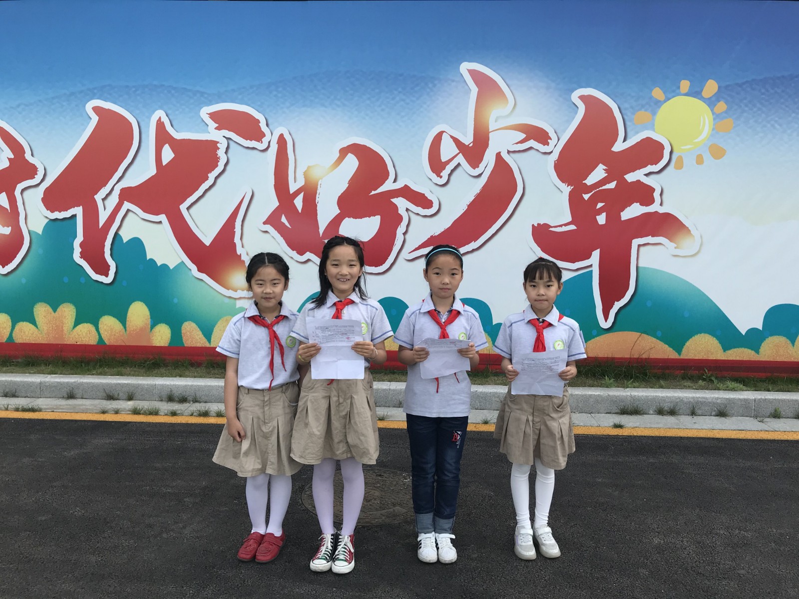 二2班国旗下讲话_wps图片.jpg