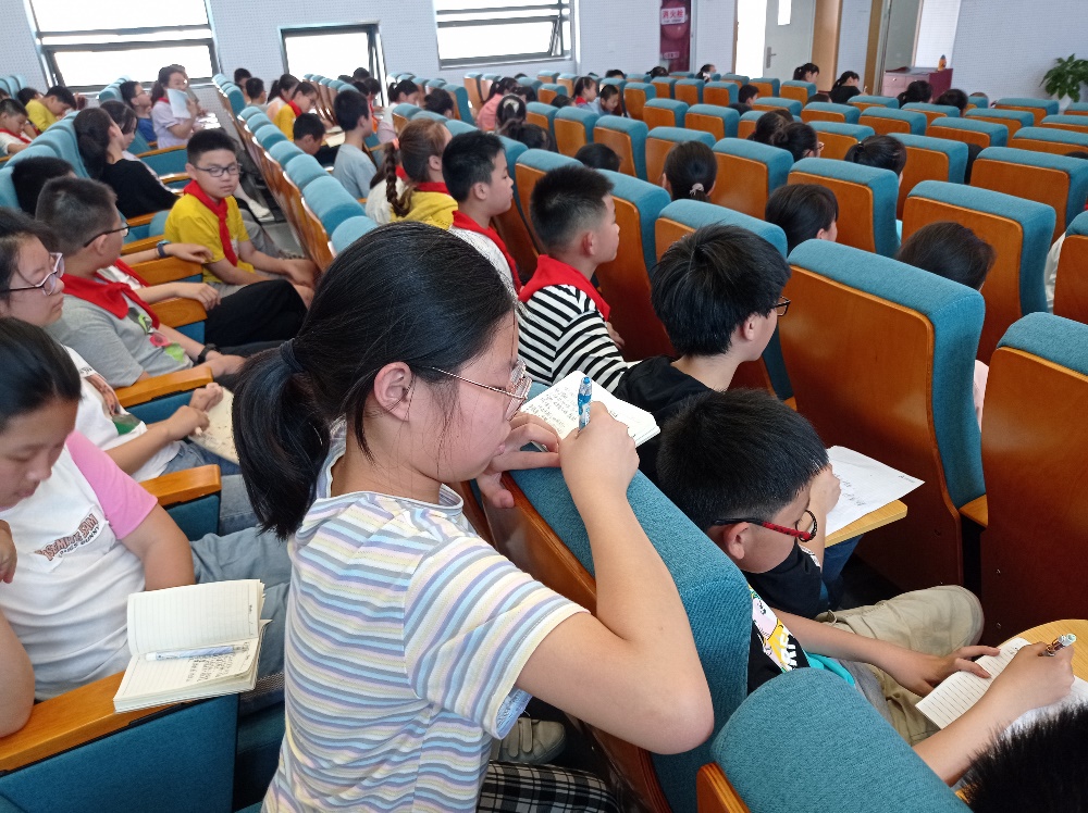 燕子矶中心小学劳模进校园_html_m1b1b8041.jpg