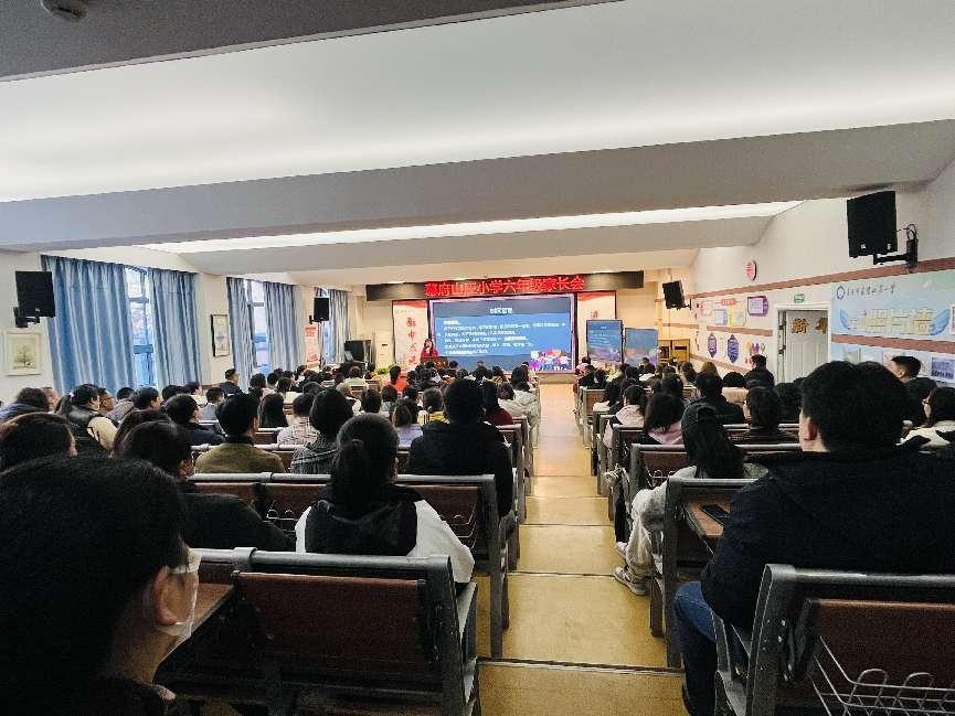 六年级家长会报道_html_29c7d05d.jpg