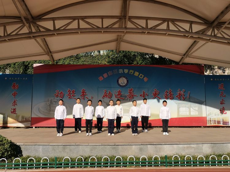 光辉的十月是中国人民盛大的庆典_html_m5bf126fa.jpg