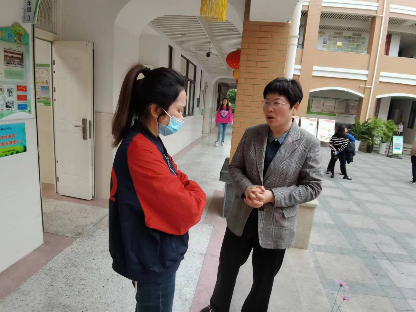 四、五年级家长会报道_html_11d57d62.jpg