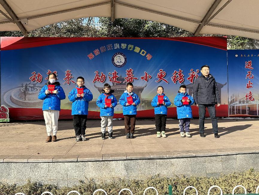 12.25数学周颁奖仪式新闻(1)_html_17c5f586.jpg