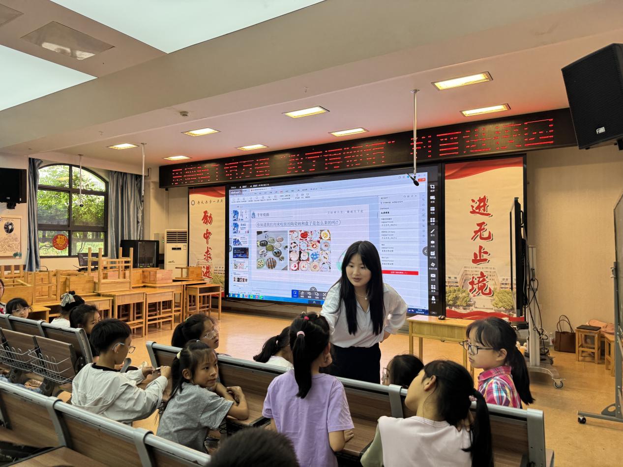 景德镇千馆万瓷“数字博物馆”科普进校园活动_html_7afec66e.jpg