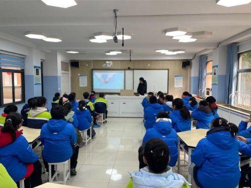 为更好地落实新一轮科学课程标准_html_mdac4337.jpg