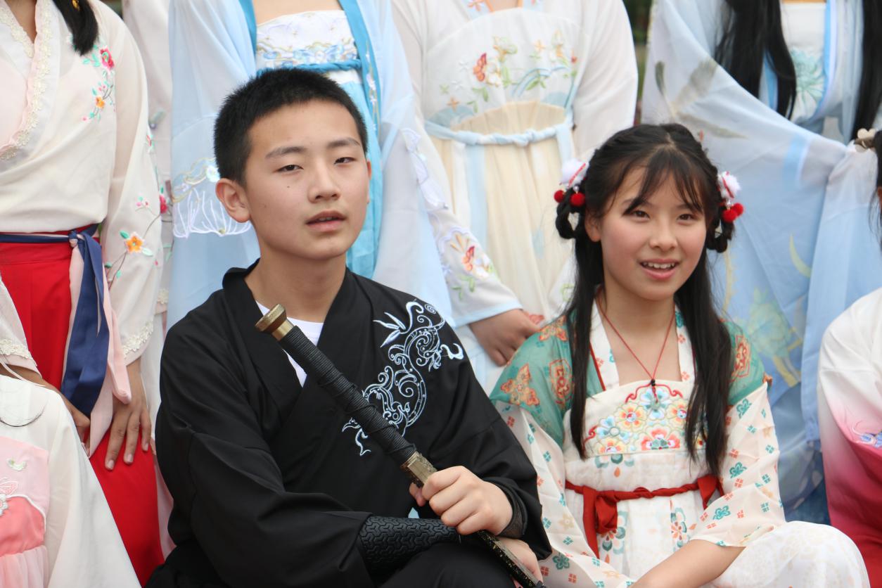 红领巾爱祖国 传承中华经典汉服节报道_html_4be3e479.jpg
