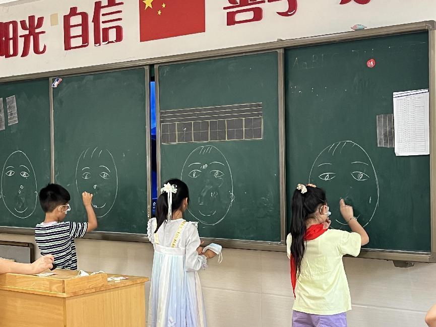 趣味游戏大挑战 萌娃嗨翻天