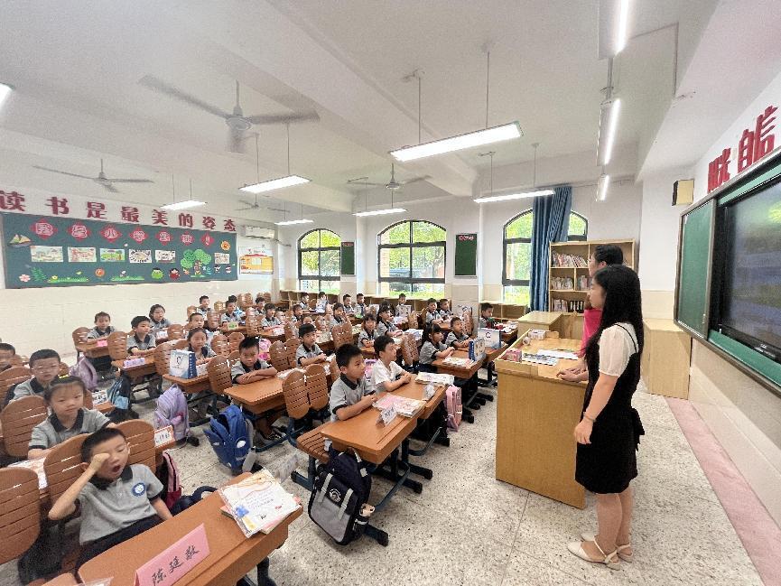 入学仪式新闻稿的副本_html_1f0d321f.jpg