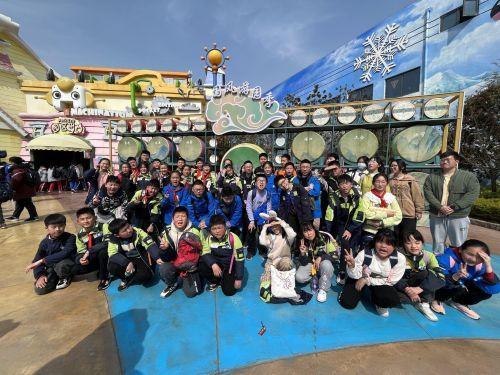 不负春光 快乐春游_html_27e9af0.jpg